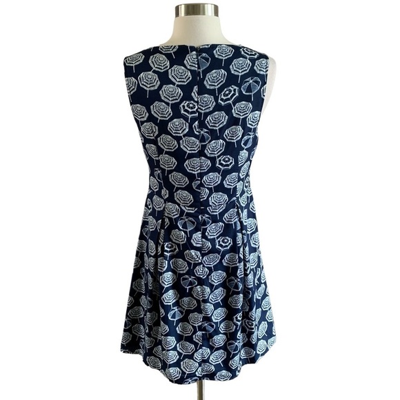 Madison Jules Umbrella Print Sleeveless V-Neck Dress Size Medium New With Tags - Picture 2 of 10